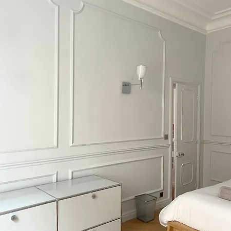 16 - Trocadero Apartment *